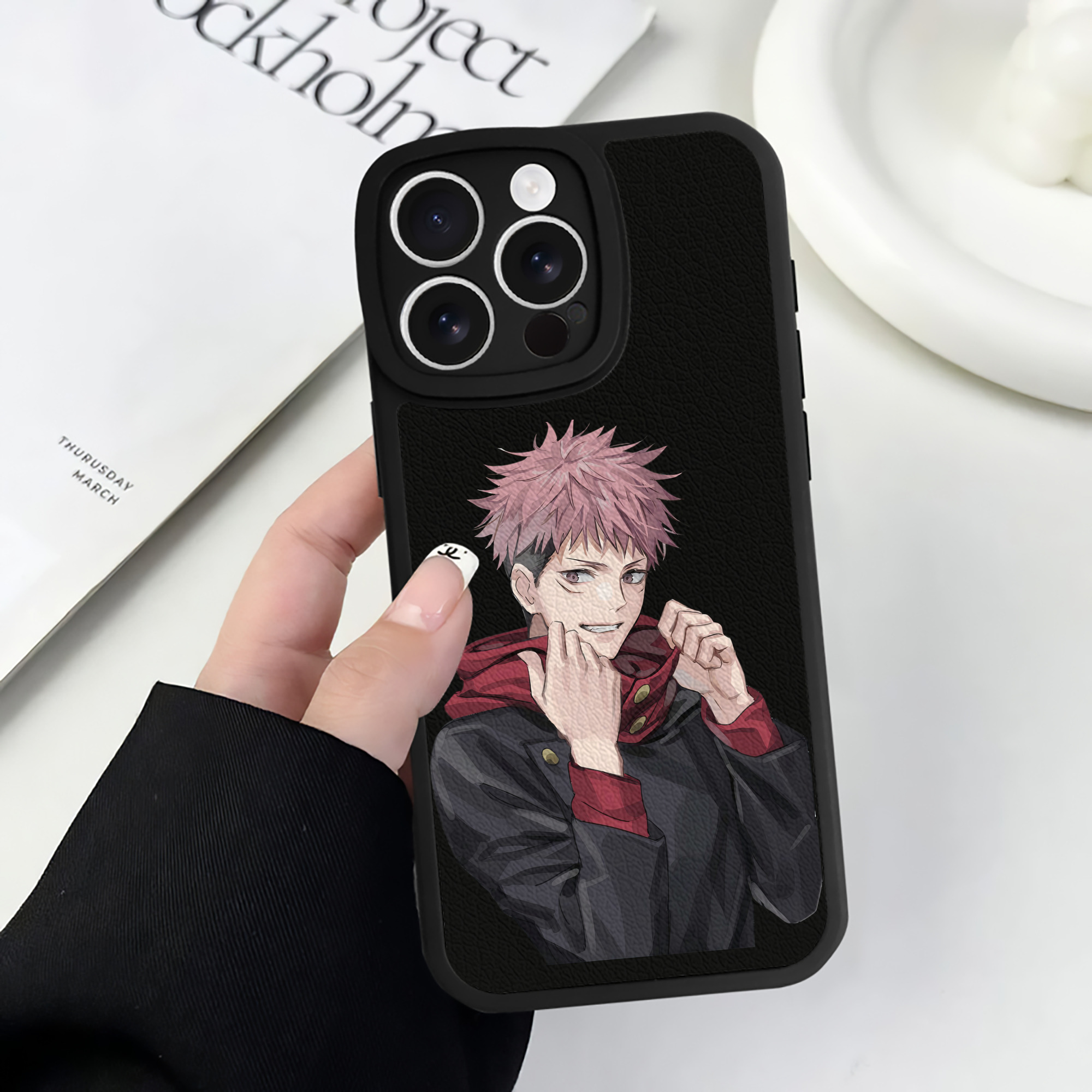 （画像用） 呪術廻戦 Jujutsu Kaisen 【iPhone 16シリーズ対応】シリコンスマホケース（レザー調） 材質：シリコン